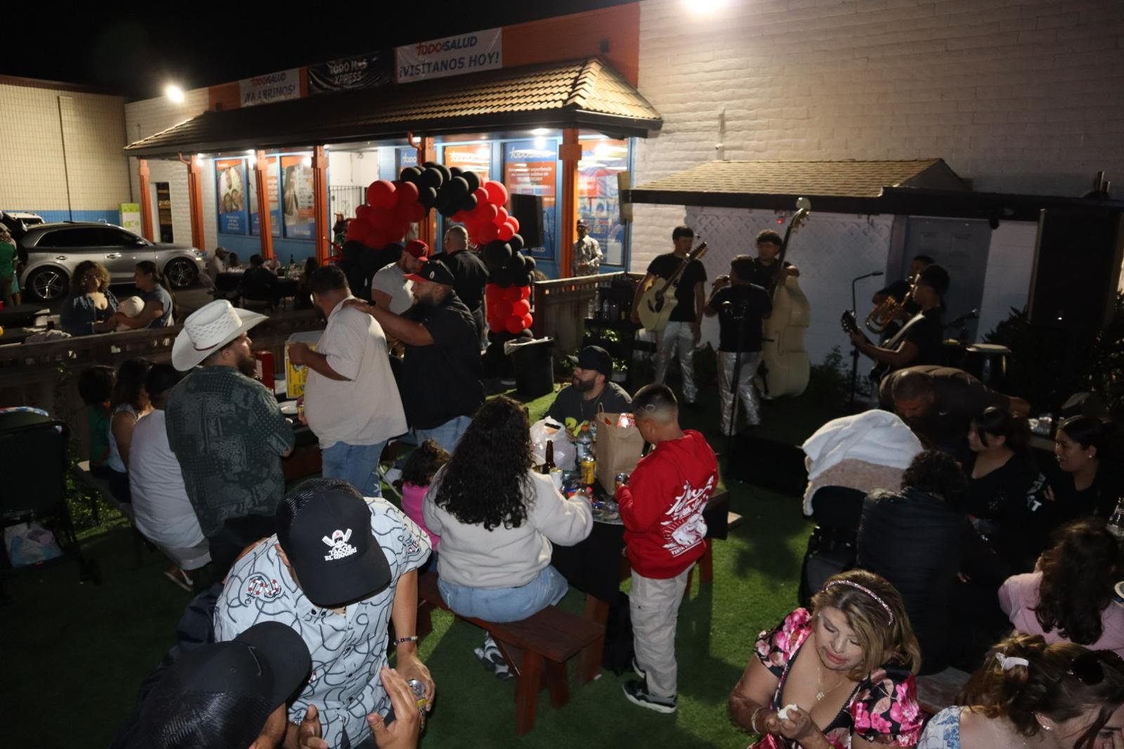 Full house at Tacos El Giggiri